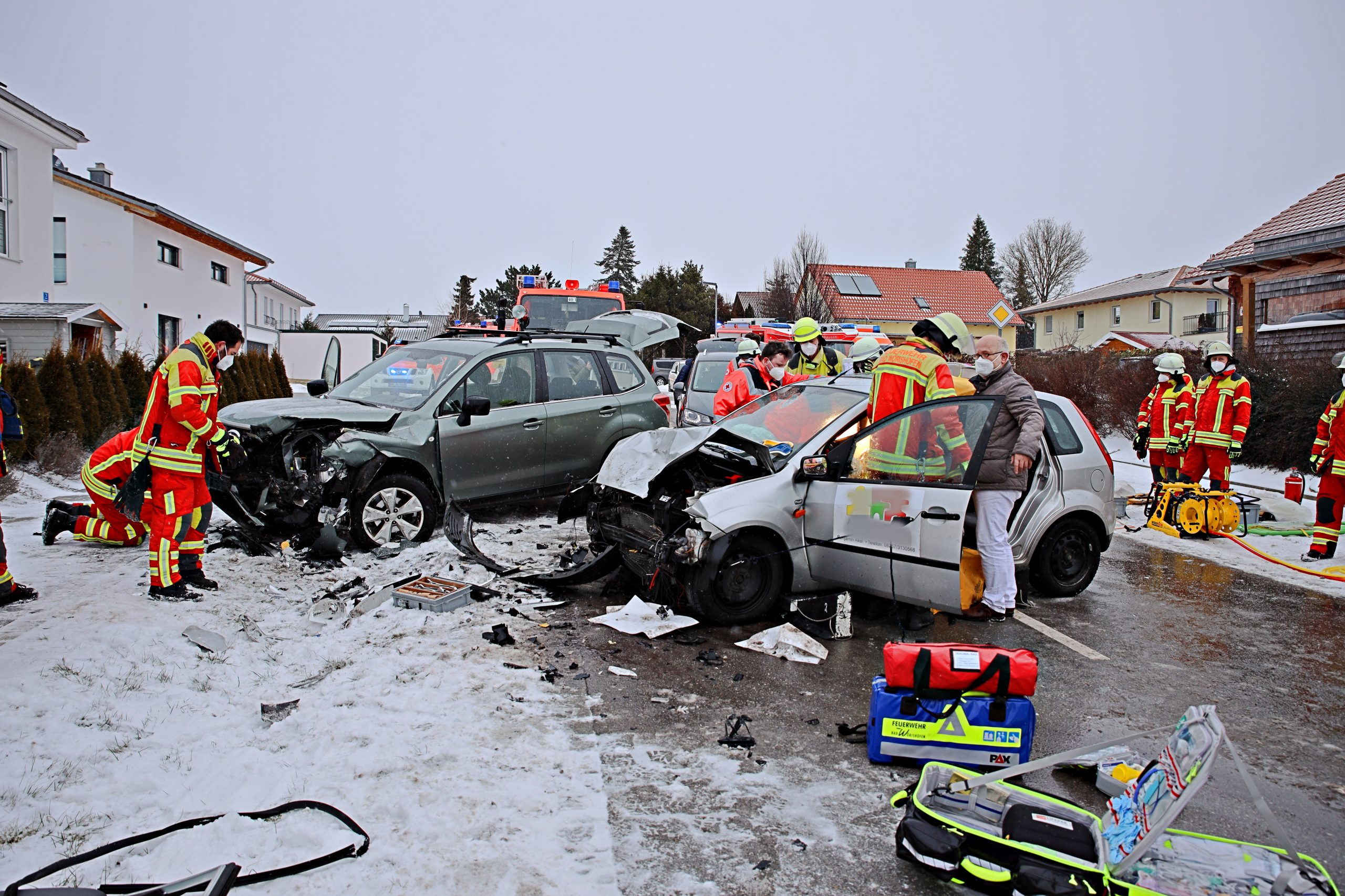 Ausrüstung für den Notfall: Das gehört auch 2024 im Winter ins Auto -  Aktuelle Allgäu-Nachrichten - Allgäuer Zeitung
